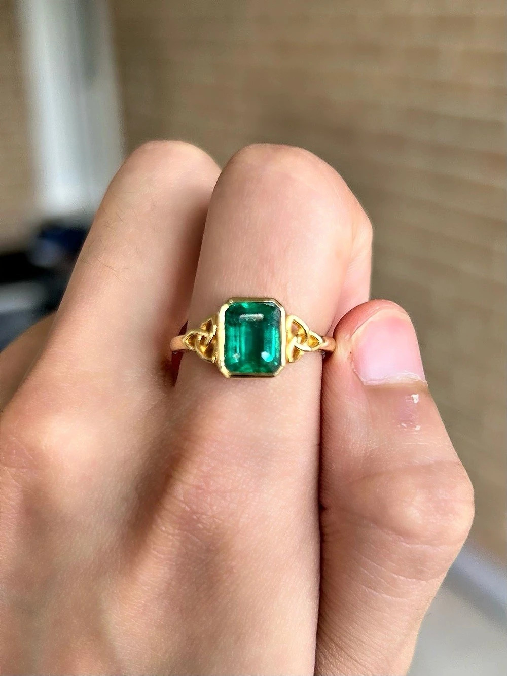 IGI 18kt Yellow Gold and Emerald Ring
